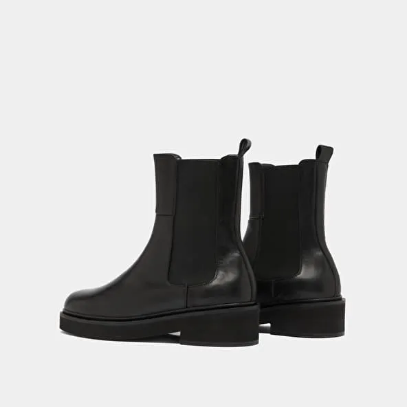 Boots with elastic band in black leather