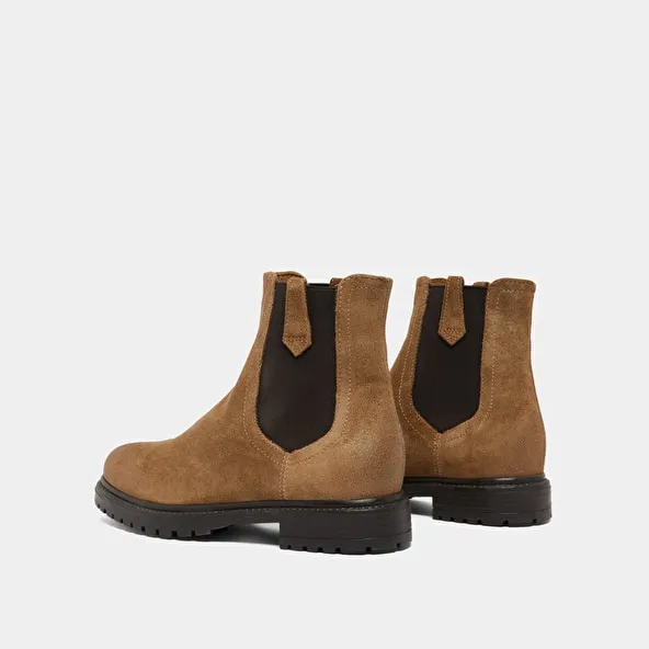 Boots with notched soles and elastic in taupe suede