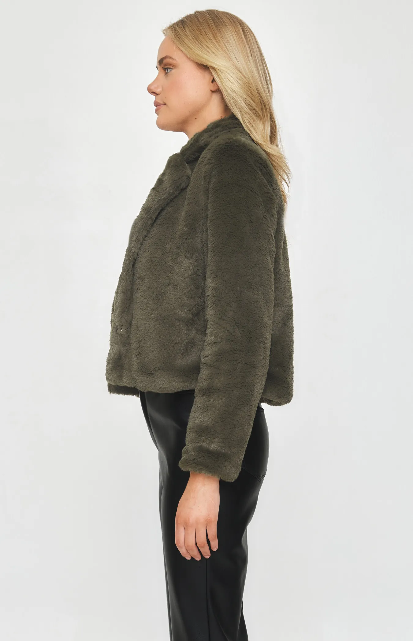 Cropped Faux Fur Jacket (WJT201A)