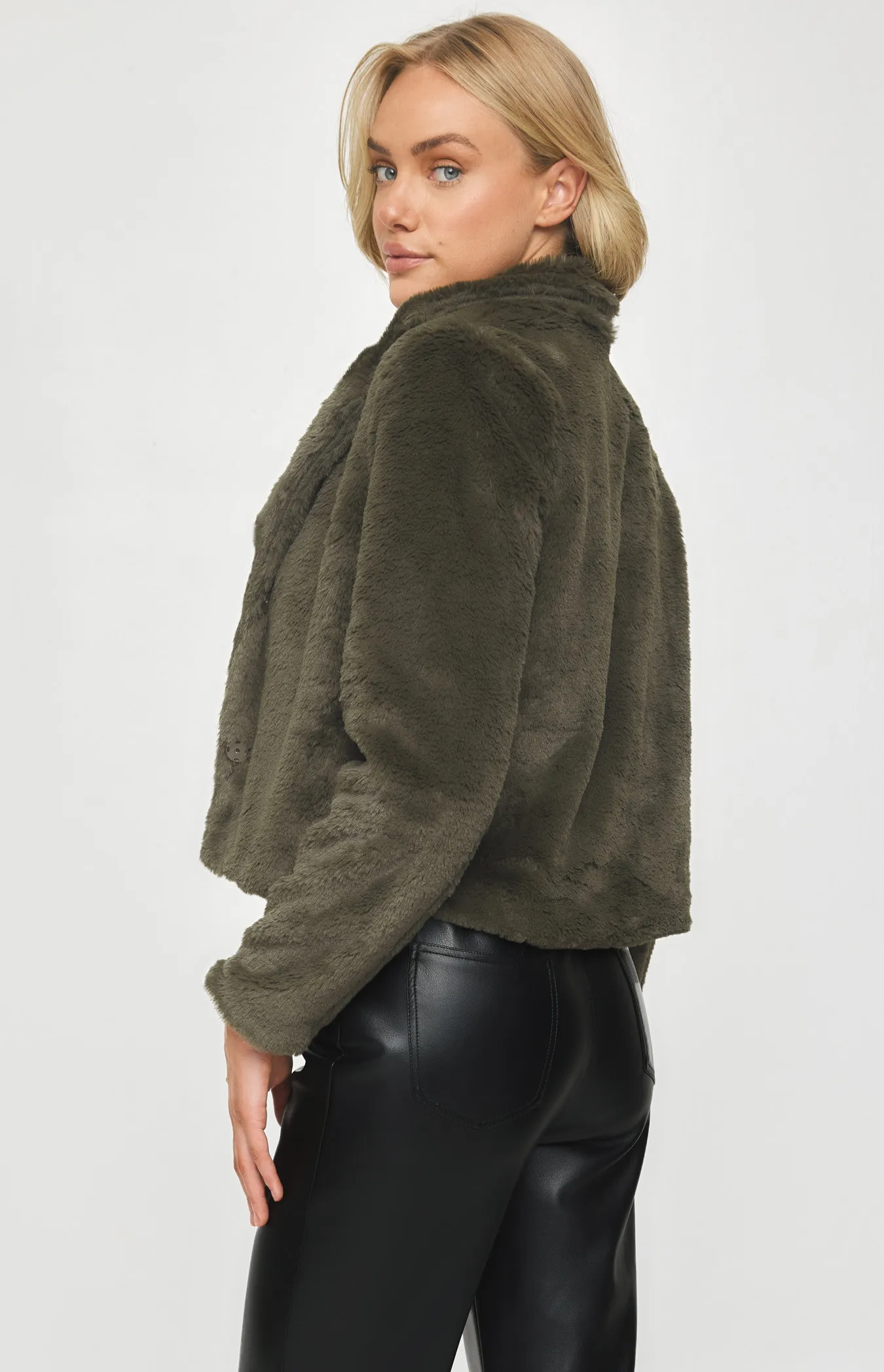 Cropped Faux Fur Jacket (WJT201A)