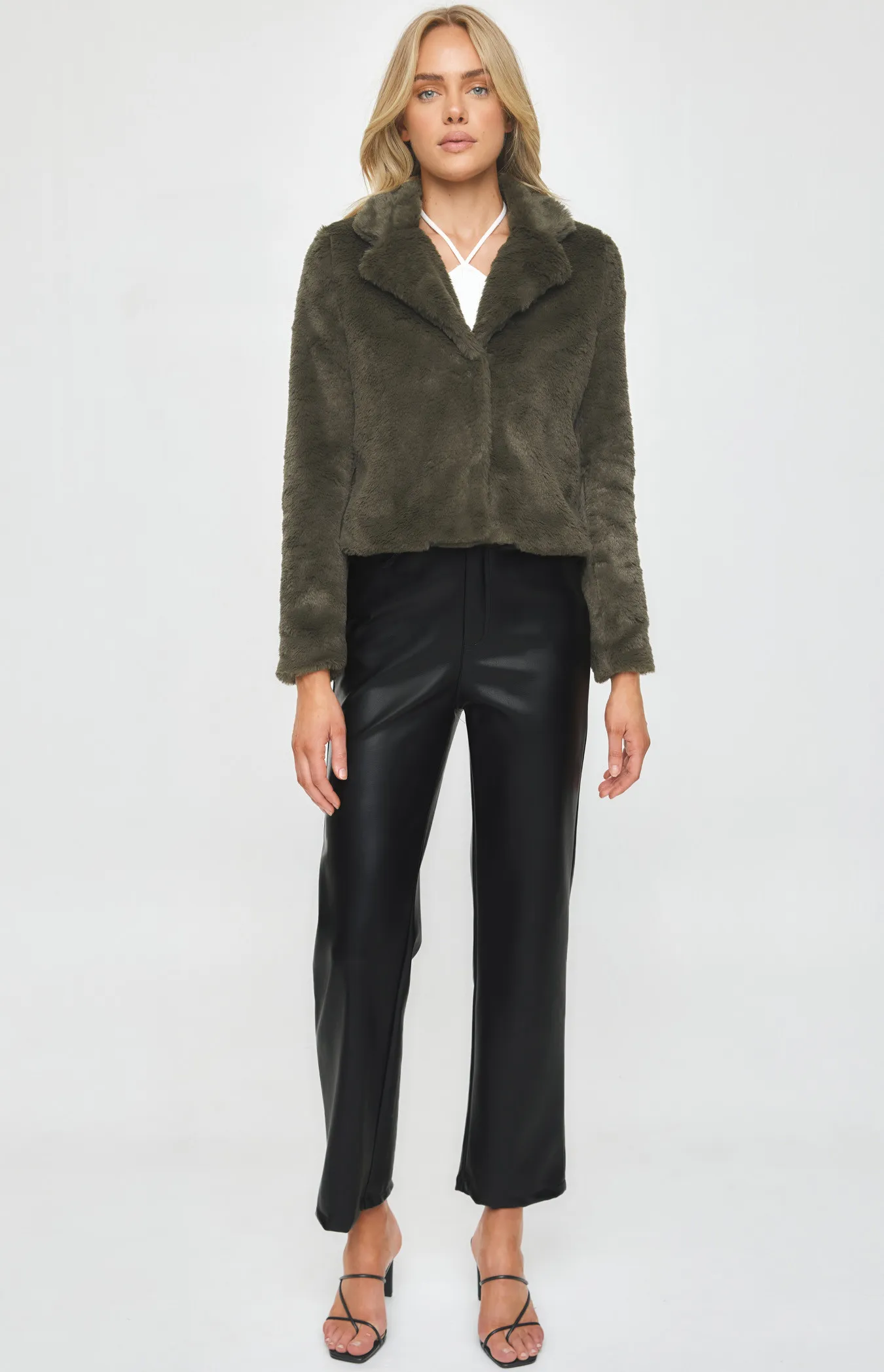 Cropped Faux Fur Jacket (WJT201A)