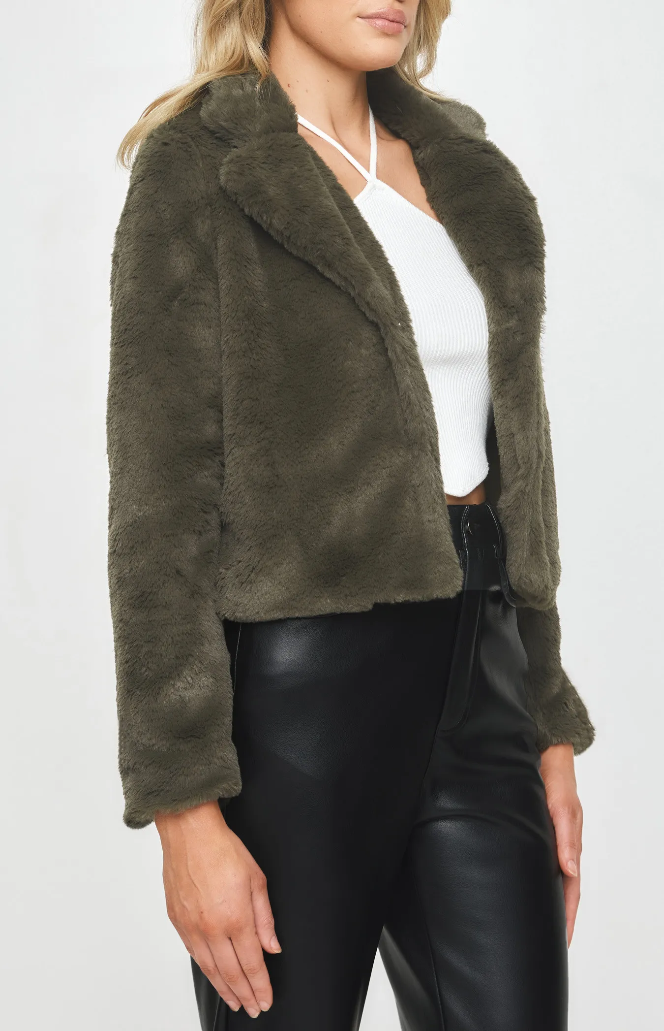 Cropped Faux Fur Jacket (WJT201A)