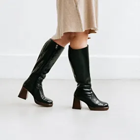 Platform boots in black distressed leather calf size M