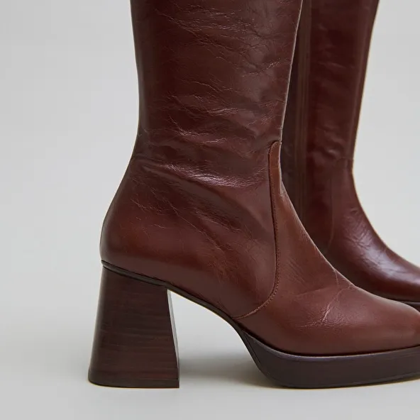 Platform boots in distressed brown leather