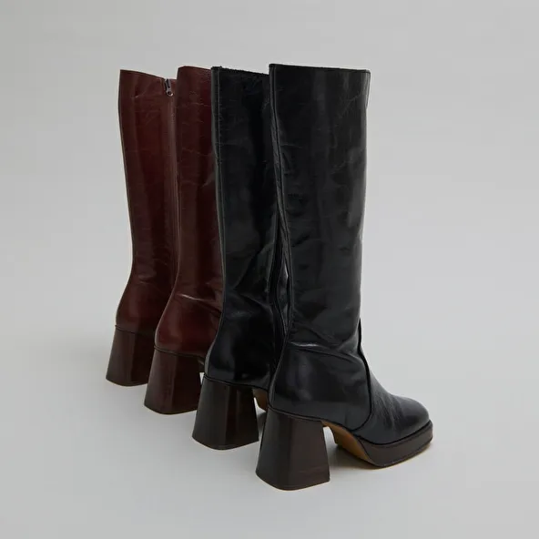 Platform boots in distressed brown leather